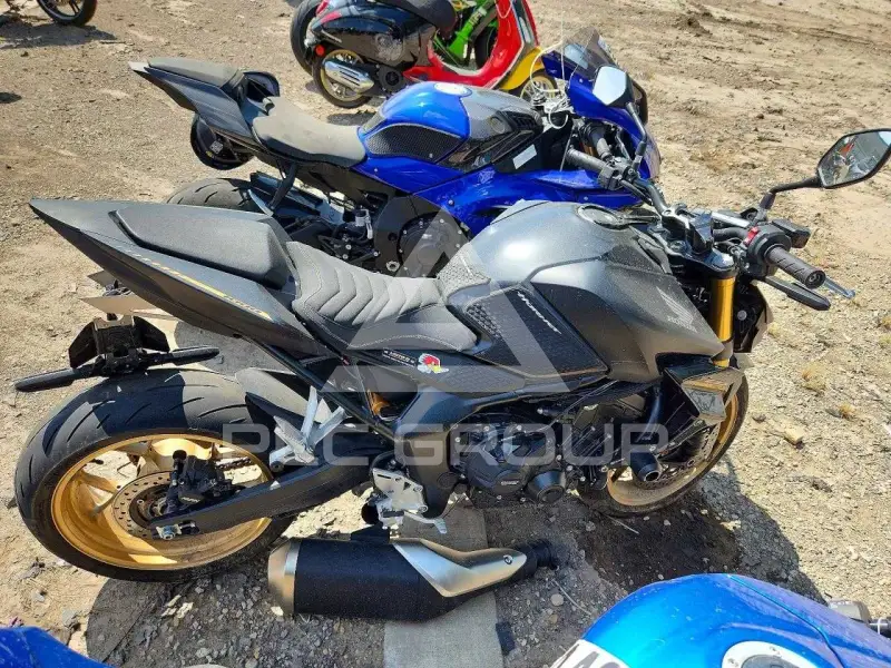 2025 Honda CB photo