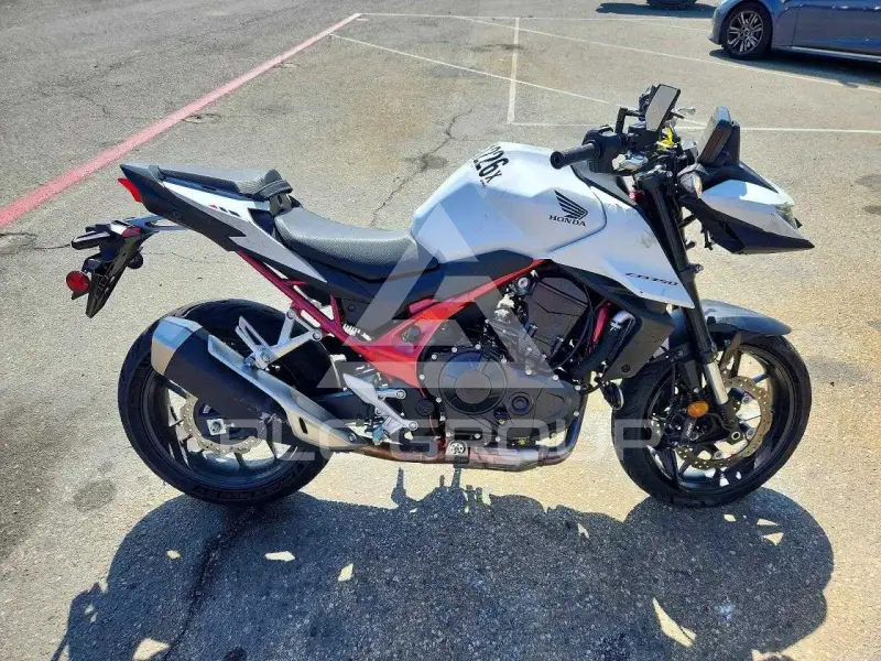 2025 Honda CB photo