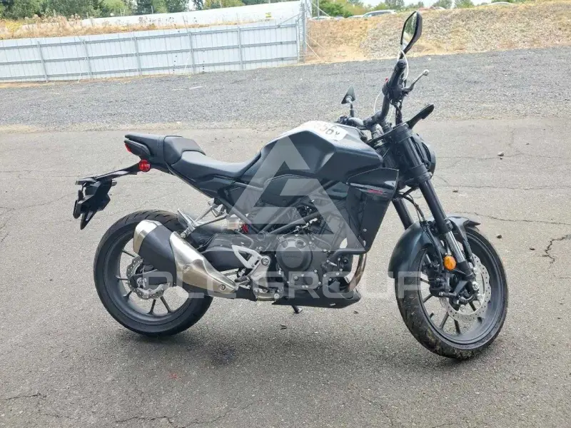2025 Honda CB фото