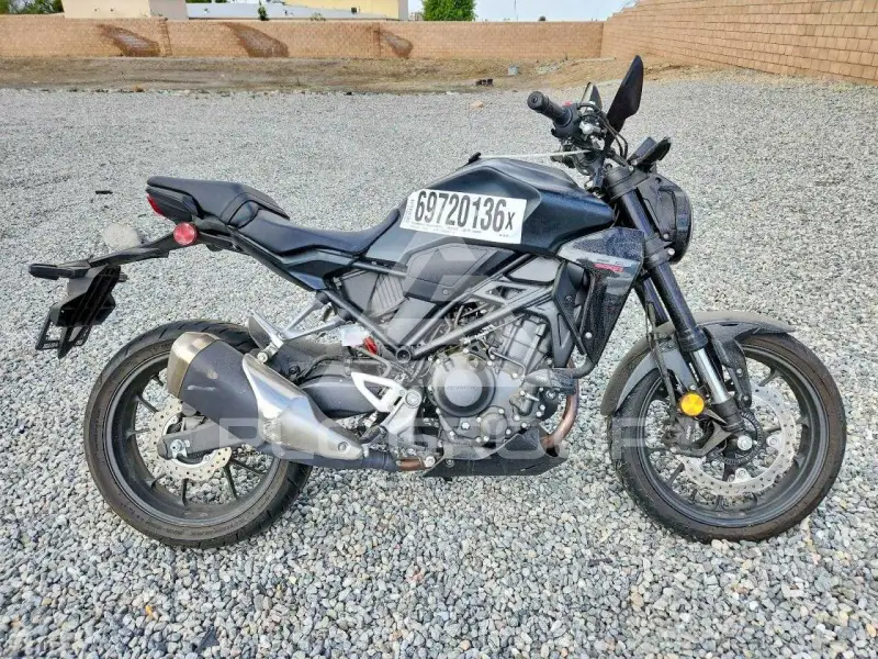 2025 Honda CB фото