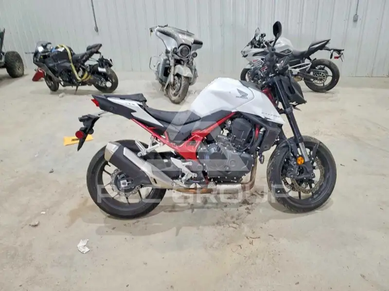 2025 Honda CB фото