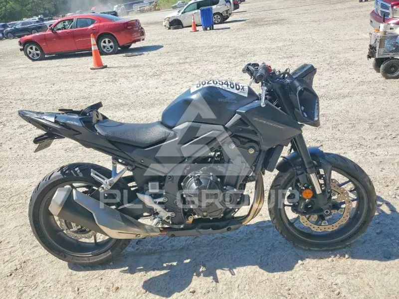 2025 Honda CB фото