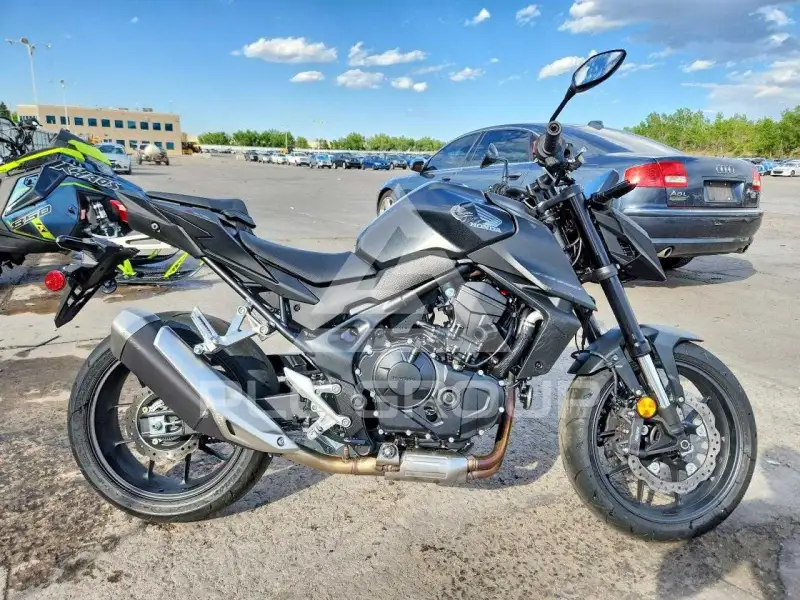 2025 Honda CB фото