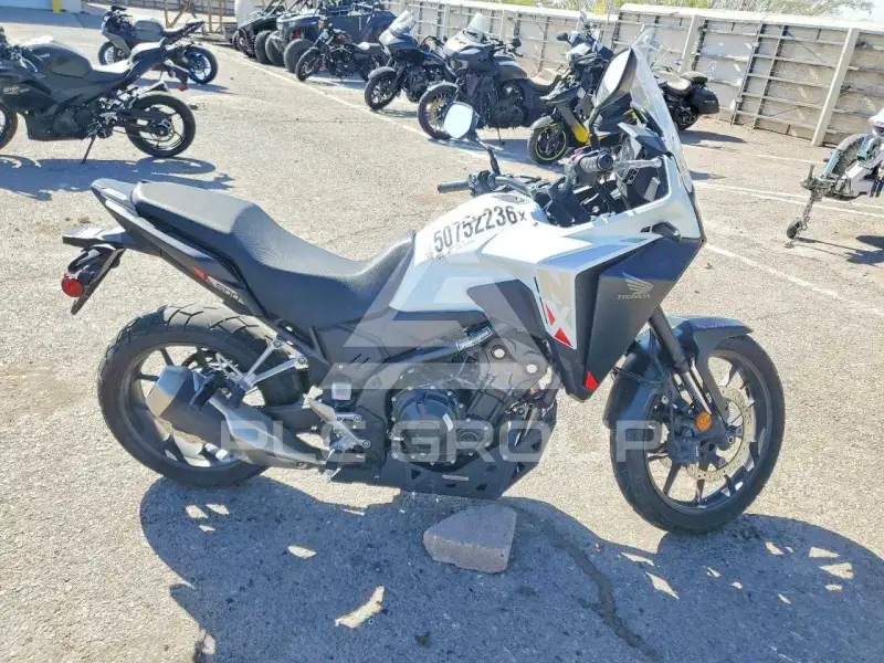 2025 Honda CB фото