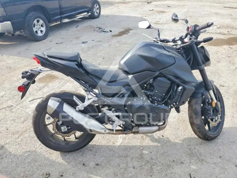 2025 Honda CB фото