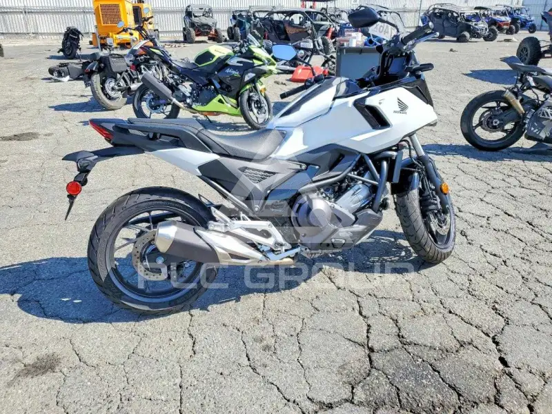 2025 Honda NC фото