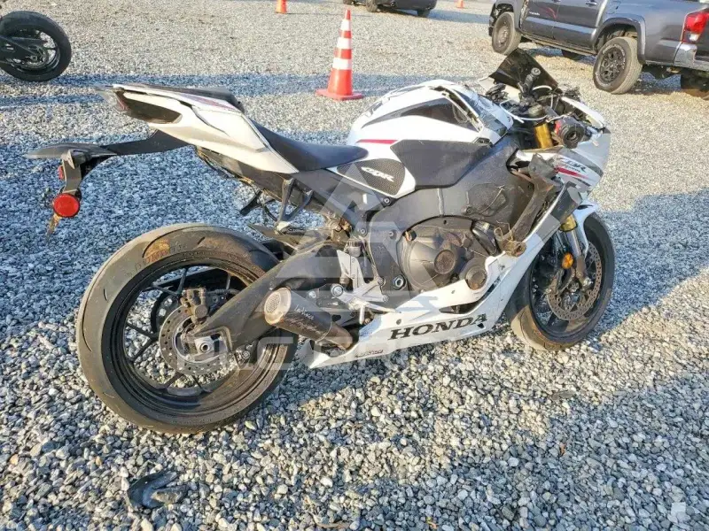 2025 Honda CBR photo