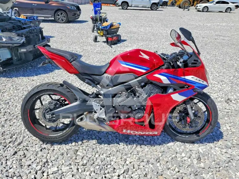 2025 Honda CBR photo
