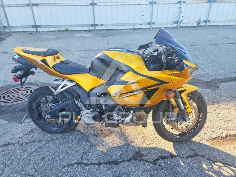 2025 Honda CBR фото