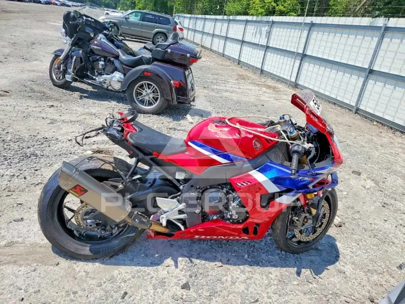 2025 Honda CBR photo