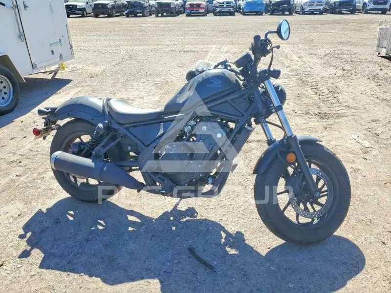 2025 Honda CM photo