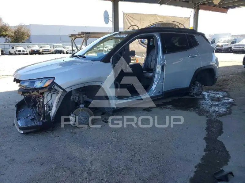2025 Jeep COMPASS фото