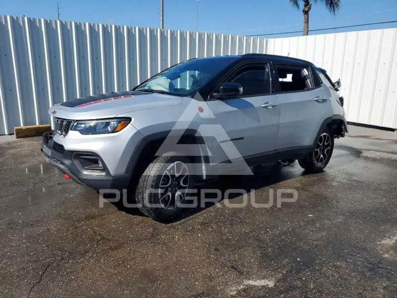 2025 Jeep COMPASS photo
