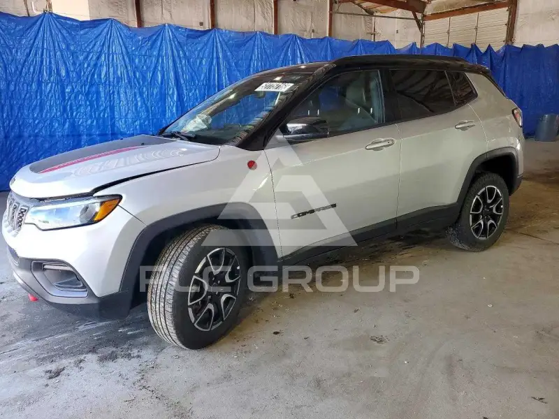 2025 Jeep COMPASS photo