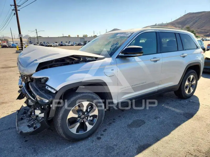 2025 Jeep CHEROKEE photo