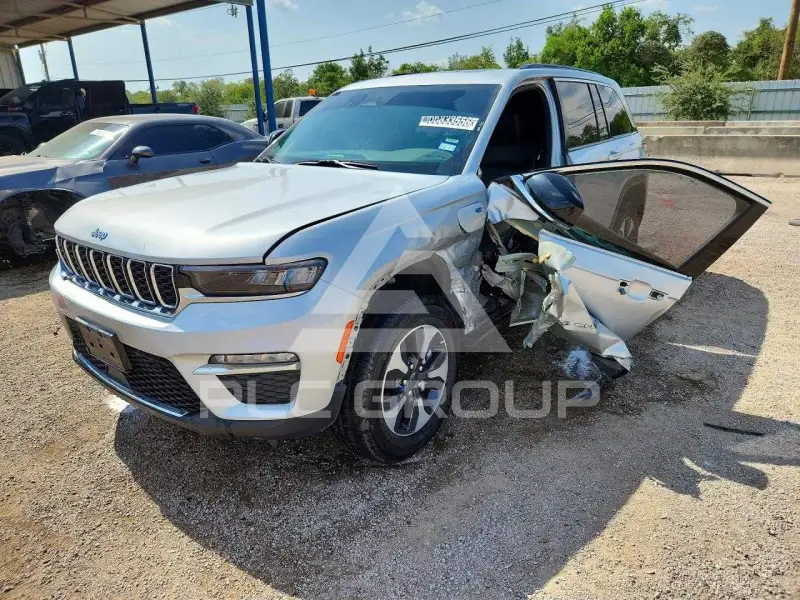 2025 Jeep CHEROKEE photo