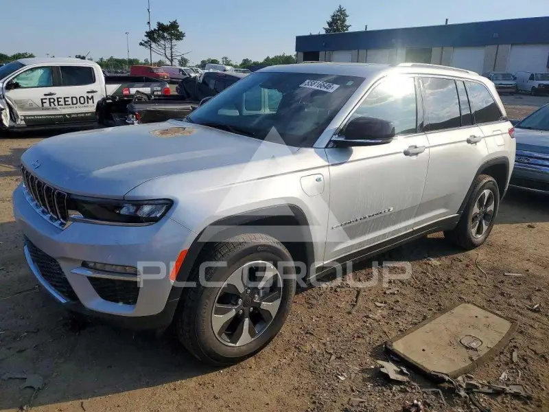 2025 Jeep CHEROKEE photo
