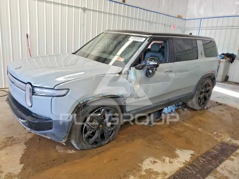 2025 Rivian R1S photo