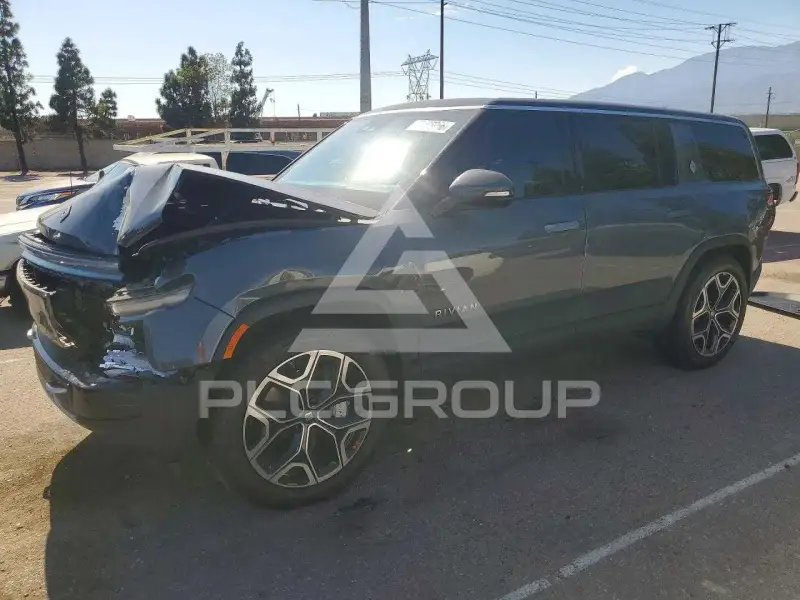 2025 Rivian R1S photo