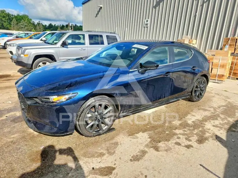 2025 Mazda 3 photo