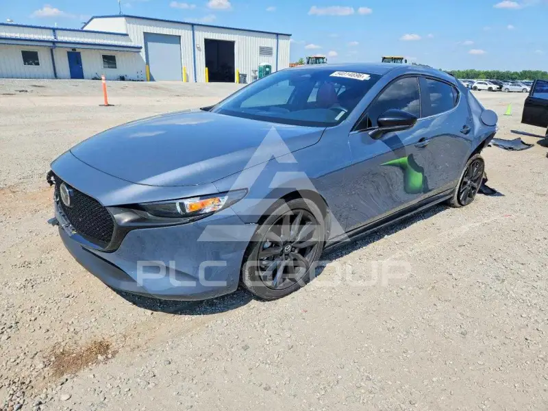 2025 Mazda 3 photo