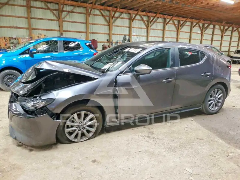 2025 Mazda 3 photo