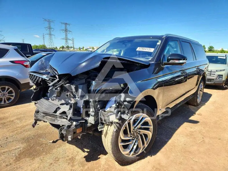 2025 Lincoln NAVIGATOR photo