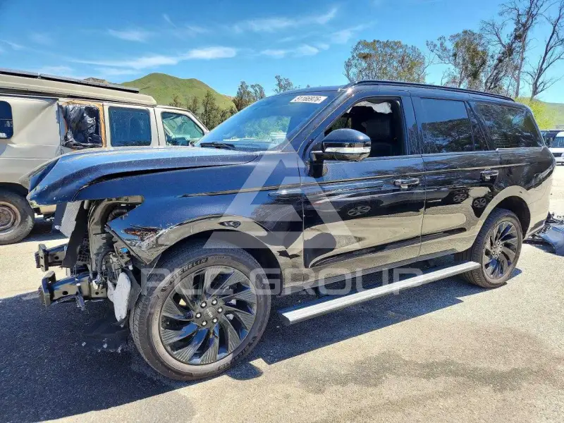 2025 Lincoln NAVIGATOR photo