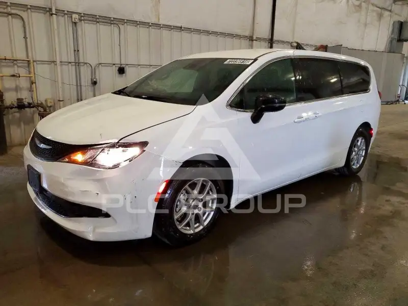2025 Chrysler Pacifica photo