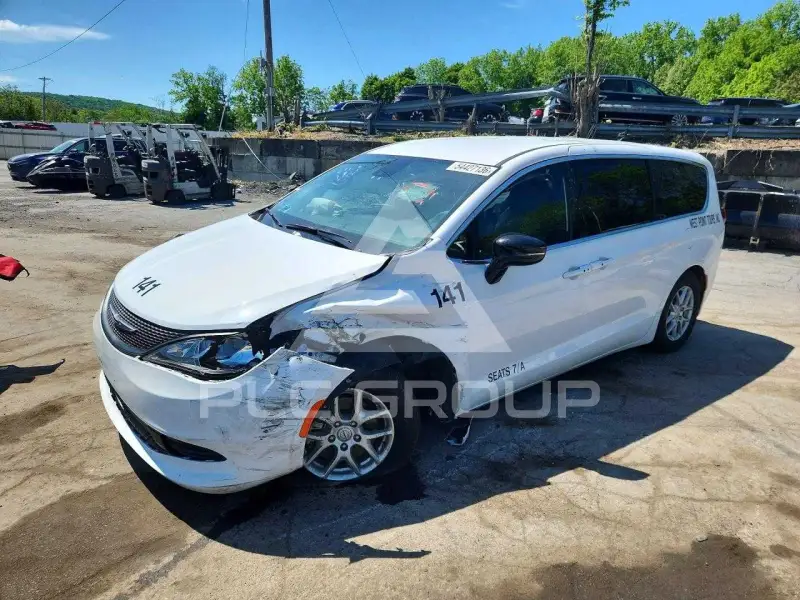 2025 Chrysler Pacifica photo