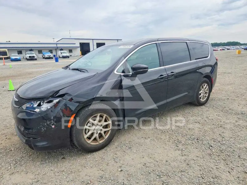2025 Chrysler VOYAGER photo