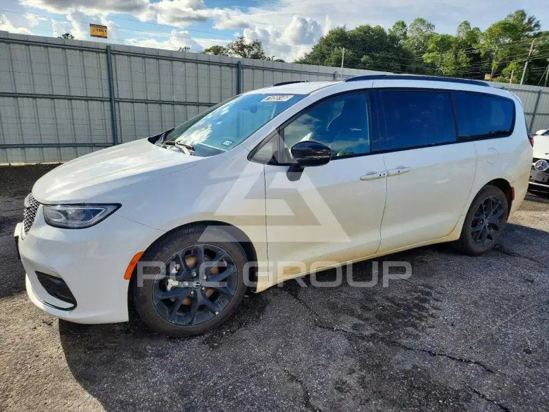 2025 Chrysler PACIFICA photo