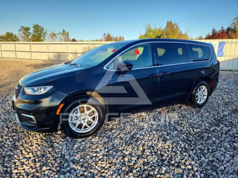 2025 Chrysler PACIFICA photo