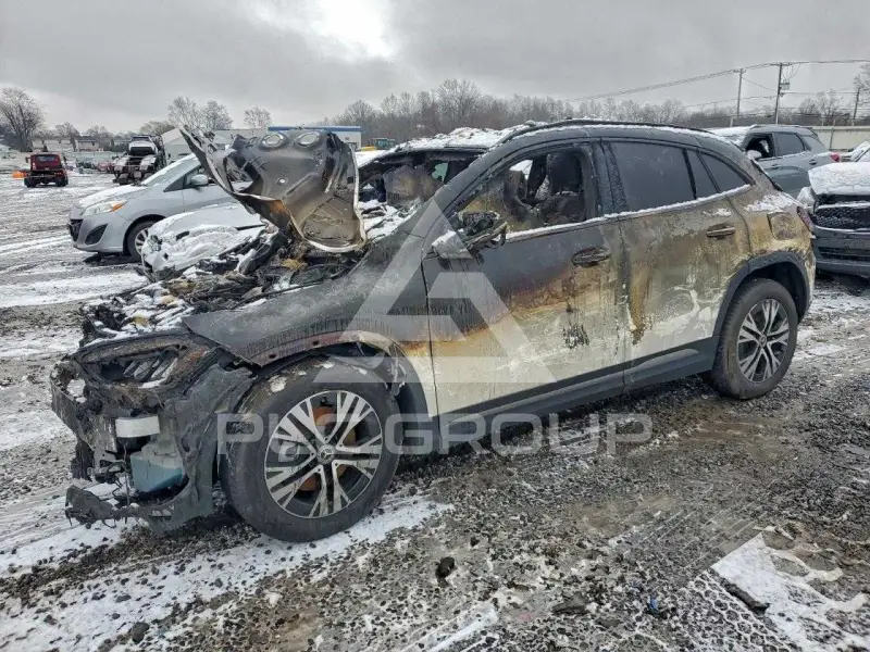 2025 Mercedes Benz GLA-Class фото