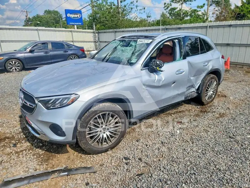 2025 Mercedes Benz GLC-Class photo