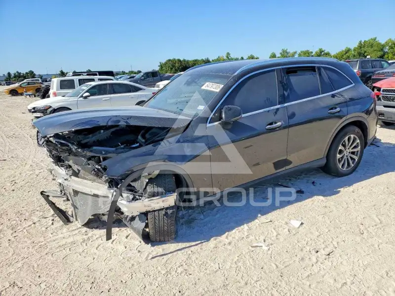 2025 Mercedes Benz GLC-Class photo