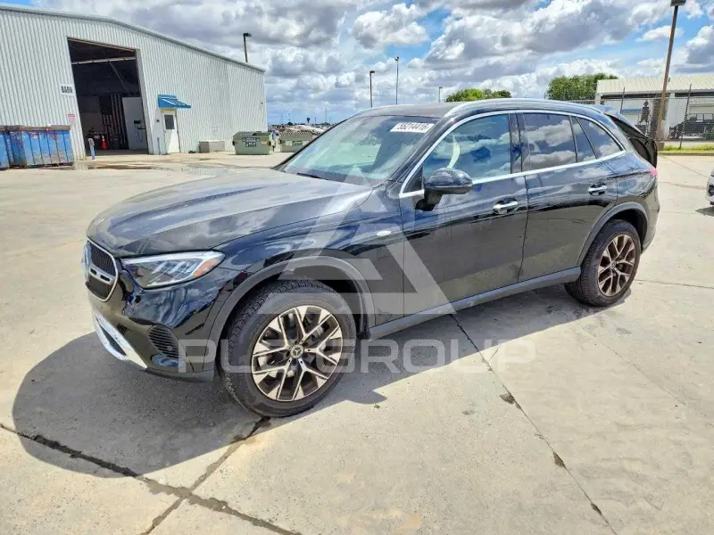 2025 Mercedes Benz GLC-Class photo