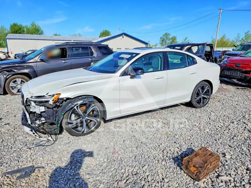 2025 Volvo S60 фото