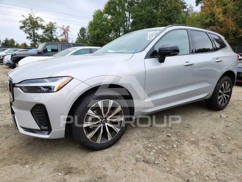 2025 Volvo XC60 photo
