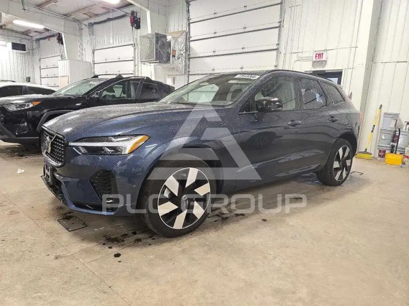2025 Volvo XC60 photo