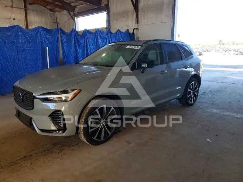 2025 Volvo XC60 photo