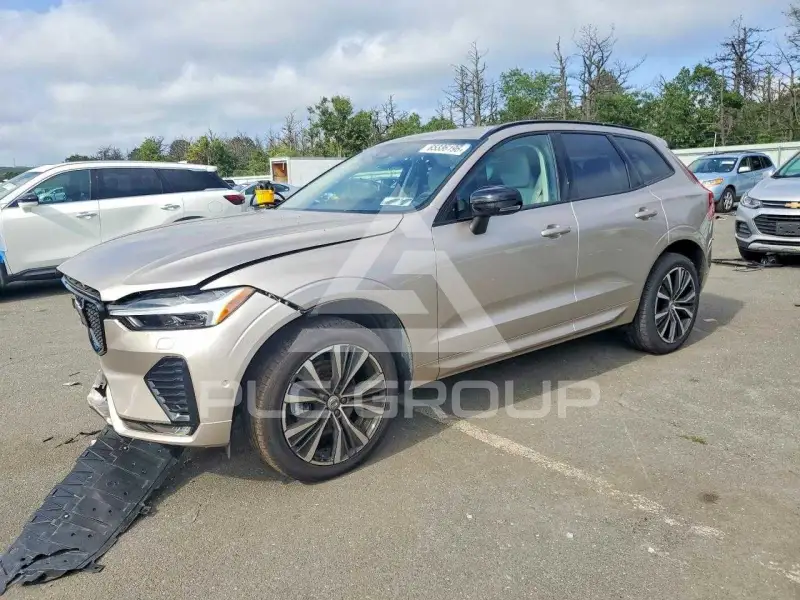 2025 Volvo XC60 фото