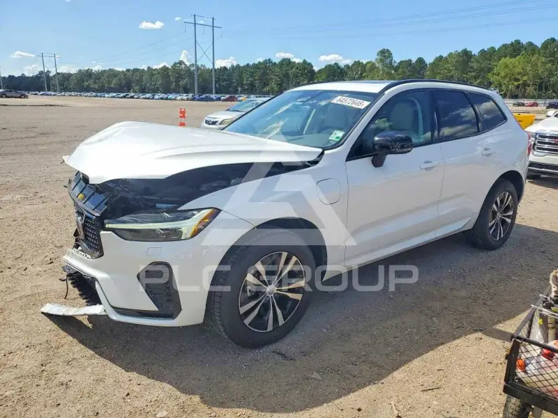 2025 Volvo XC60 photo