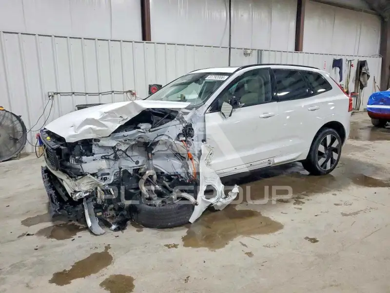 2025 Volvo XC60 фото