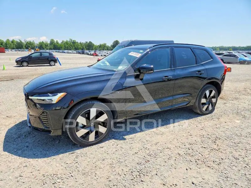 2025 Volvo XC60 photo