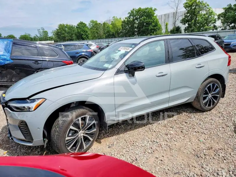 2025 Volvo XC60 photo
