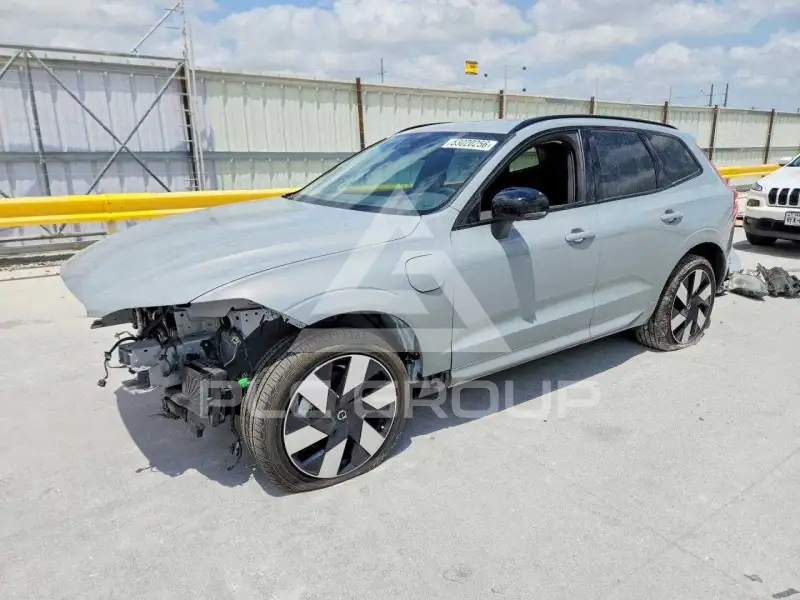 2025 Volvo XC60 photo