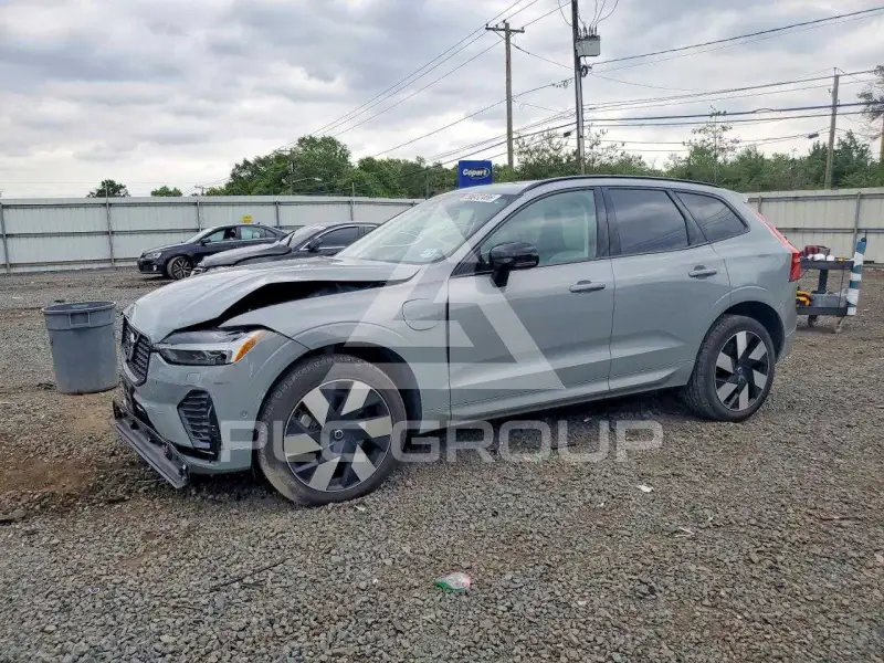 2025 Volvo XC60 фото