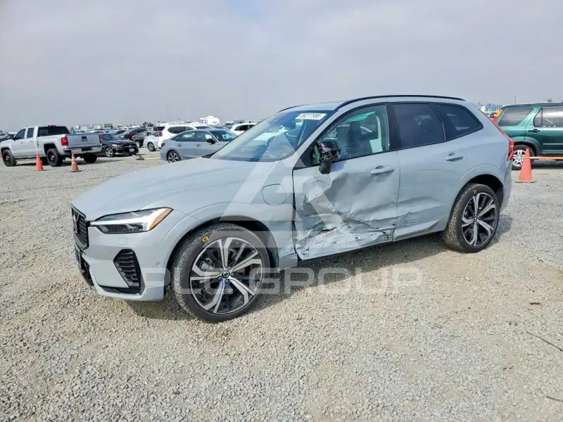 2025 Volvo XC60 фото