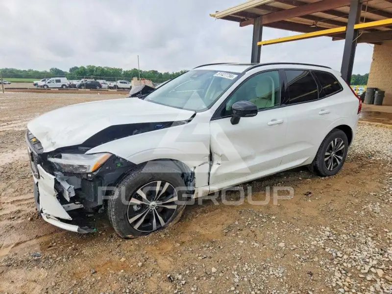 2025 Volvo XC60 photo